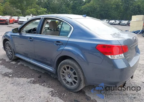 2014 Subaru Legacy 2.5I Premium z USA, uszkodzony, nr VIN 4S3BMBC65E3022381